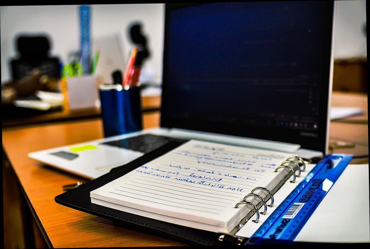 RME Klinik Kecantikan vs Manual: Mana yang Memberikan Profit Lebih Besar?