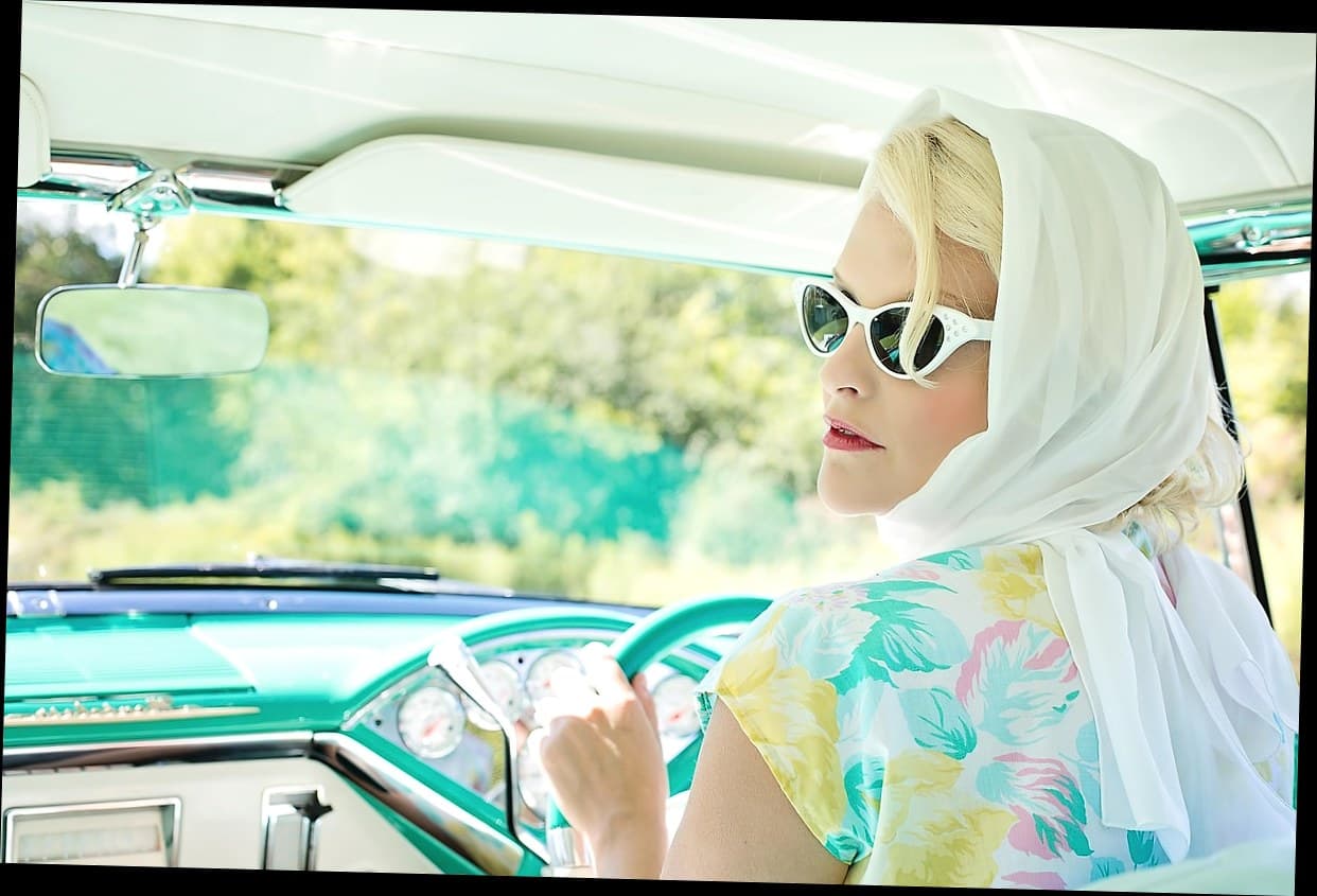 Tampilan dashboard aplikasi manajemen klinik kecantikan yang menampilkan data pasien dan statistik retention