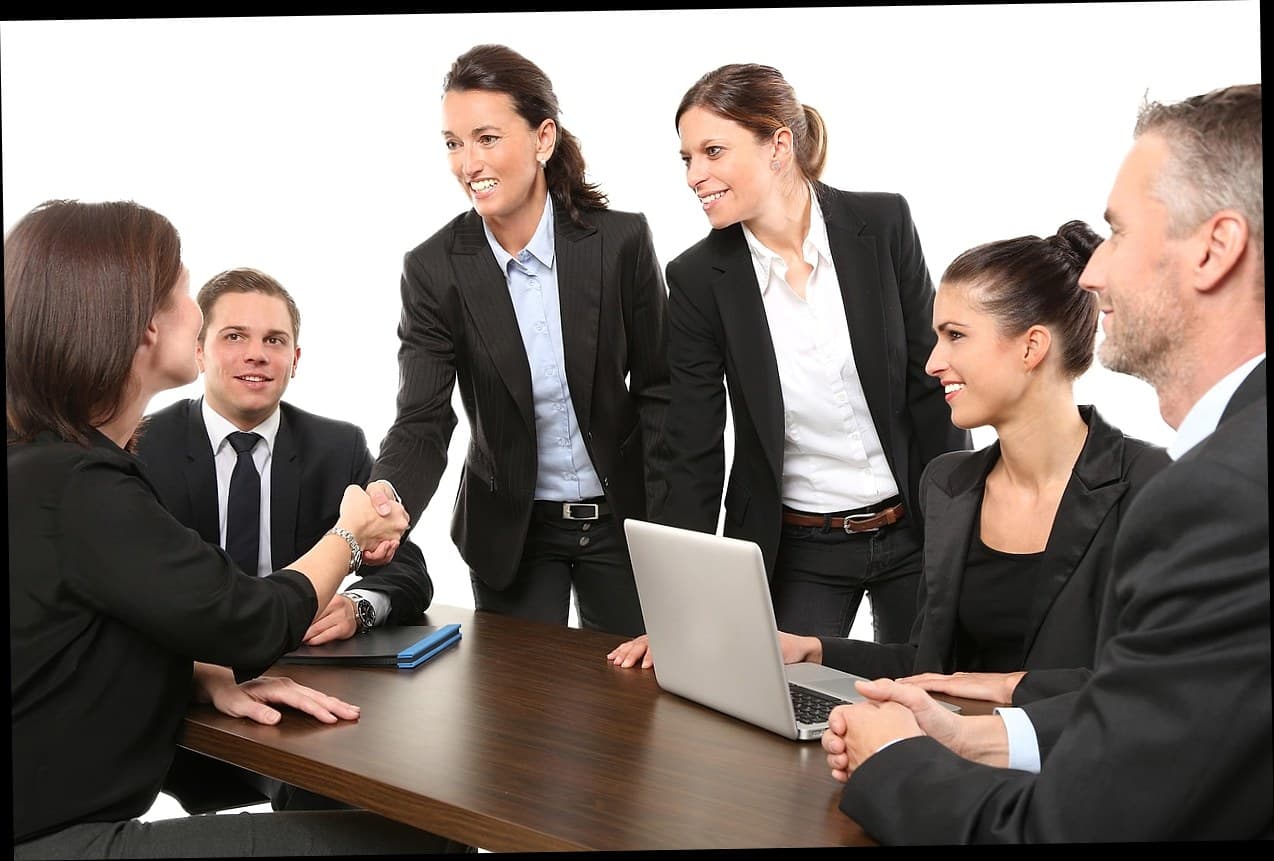 Laporan Omzet Klinik Kecantikan Anda Masih Manual? Ini Alasannya Rugi