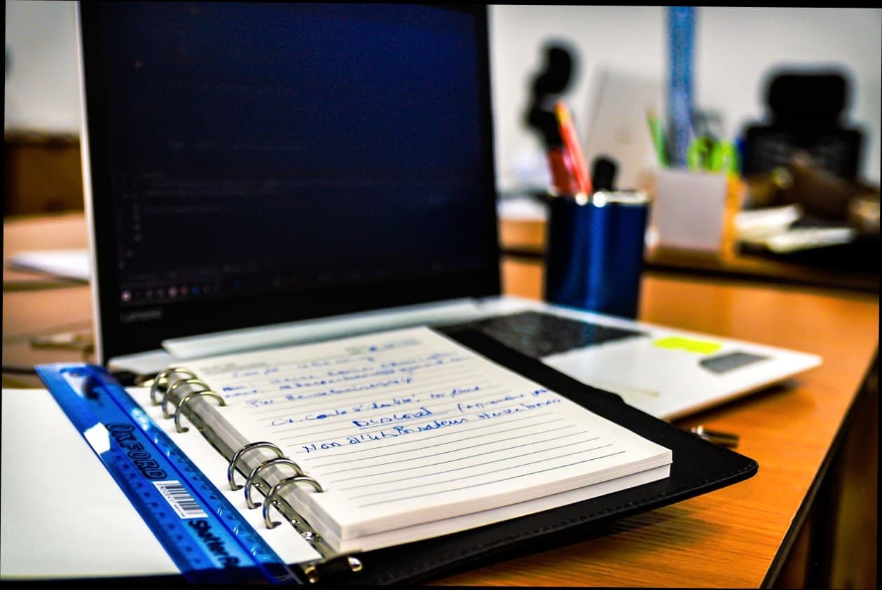 Tampilan dashboard manajemen klinik kecantikan di layar tablet