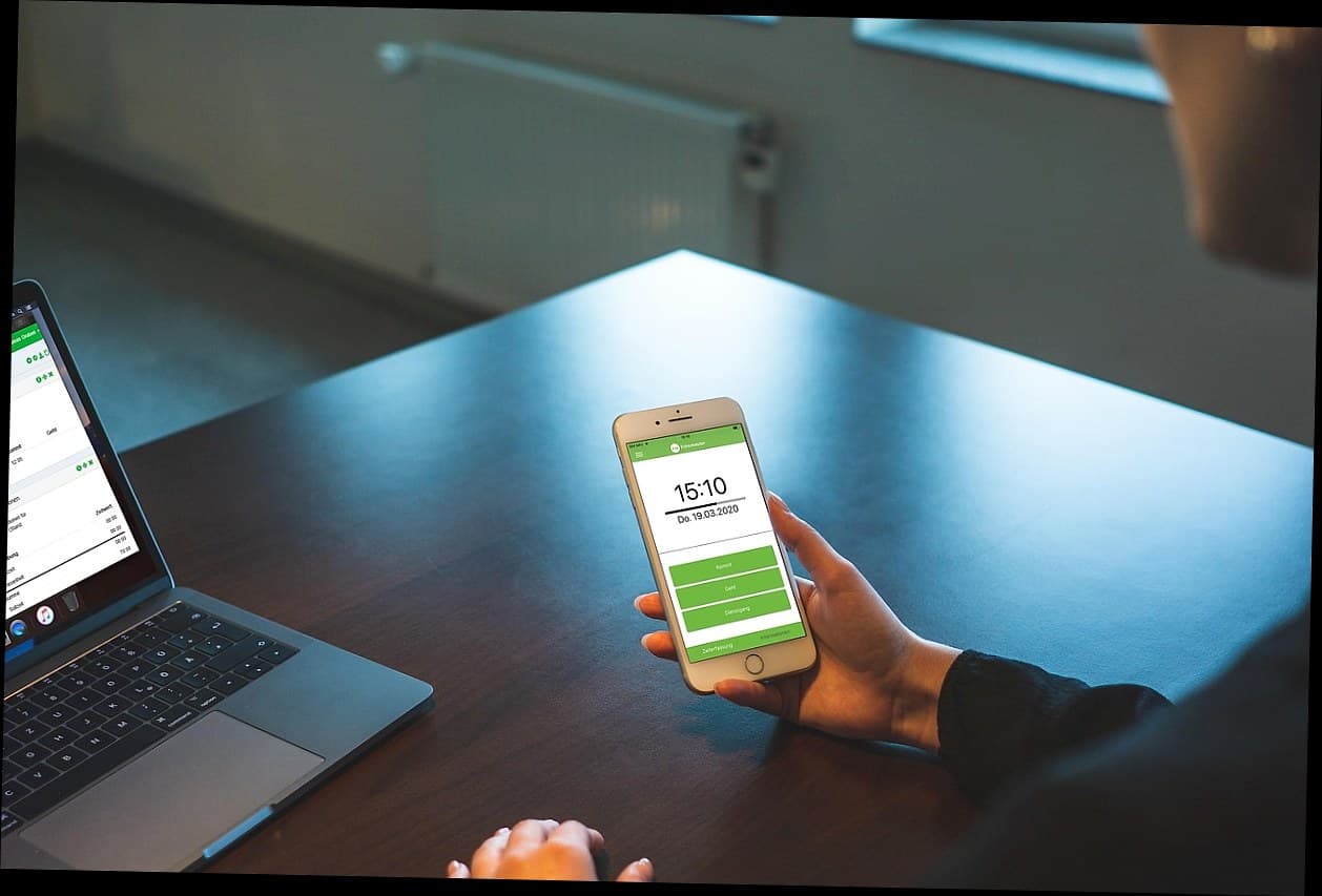 4 Metode Absensi Karyawan Klinik: Mana yang Paling Cocok untuk Bisnis Kecantikan Anda?