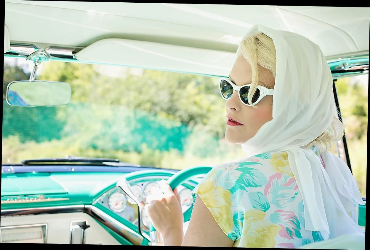 Tampilan dashboard analitik untuk manajemen klinik kecantikan modern