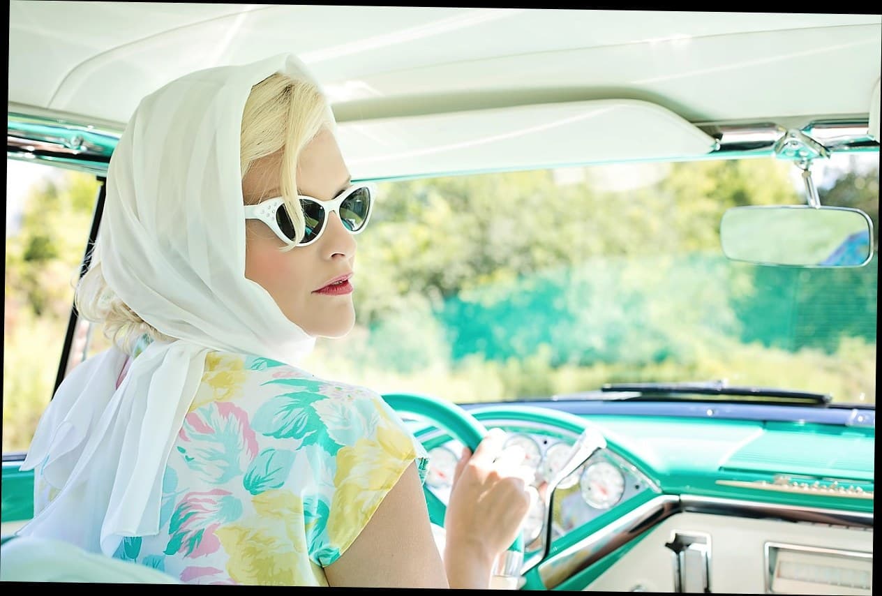 Tampilan dashboard sistem manajemen klinik kecantikan menampilkan data pelanggan dan analitik