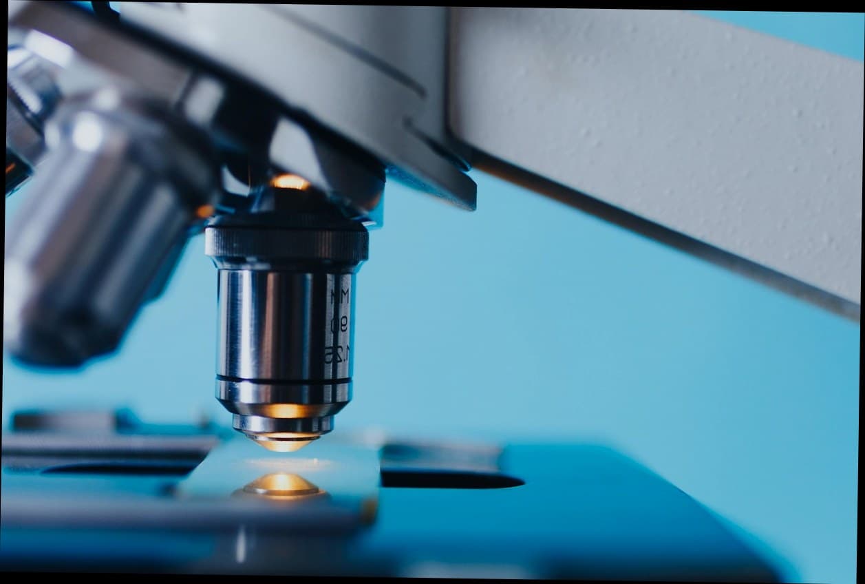 Pemilik klinik kecantikan menggunakan software manajemen klinik untuk retensi pasien