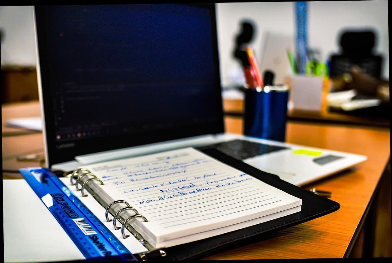 Sistem Manajemen Klinik Kecantikan: Mengapa Spreadsheet Tidak Cukup Lagi