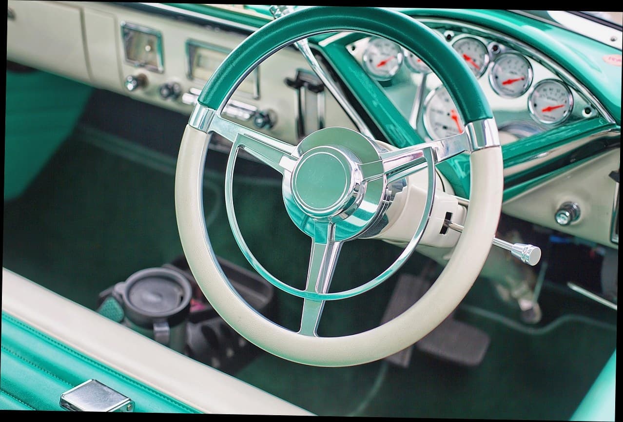 Bagaimana Sistem Gaji Karyawan Salon yang Benar Bisa Menyelamatkan Bisnis Klinik Anda