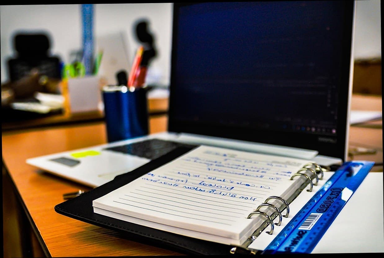 Sistem Manajemen Klinik Kecantikan: Manual vs Digital, Mana yang Bikin Profit Maksimal?