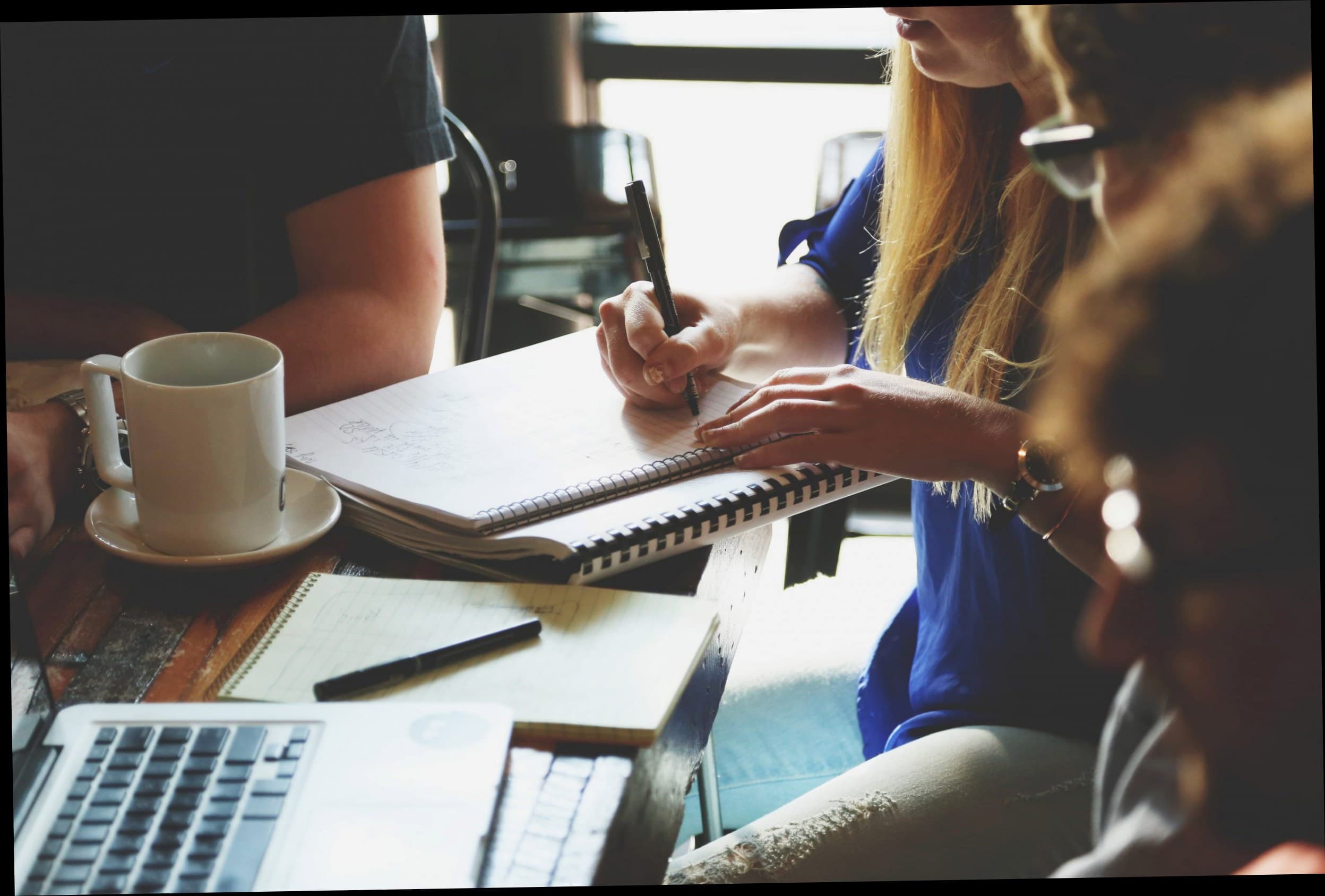 Bagaimana Cara Membuat Sistem Gaji Karyawan Salon yang Adil dan Menguntungkan?