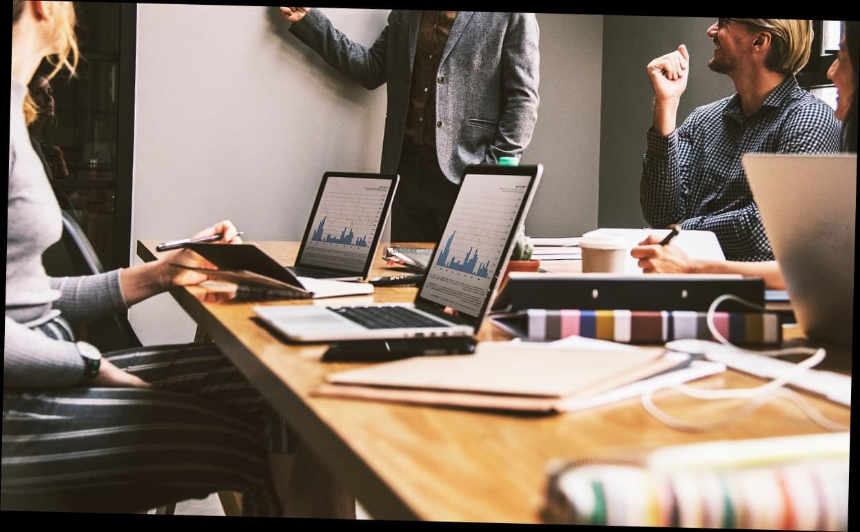 Apakah Klinik Anda Sudah Siap Hadapi Perubahan Manajemen Karyawan Klinik Kecantikan di 2025?