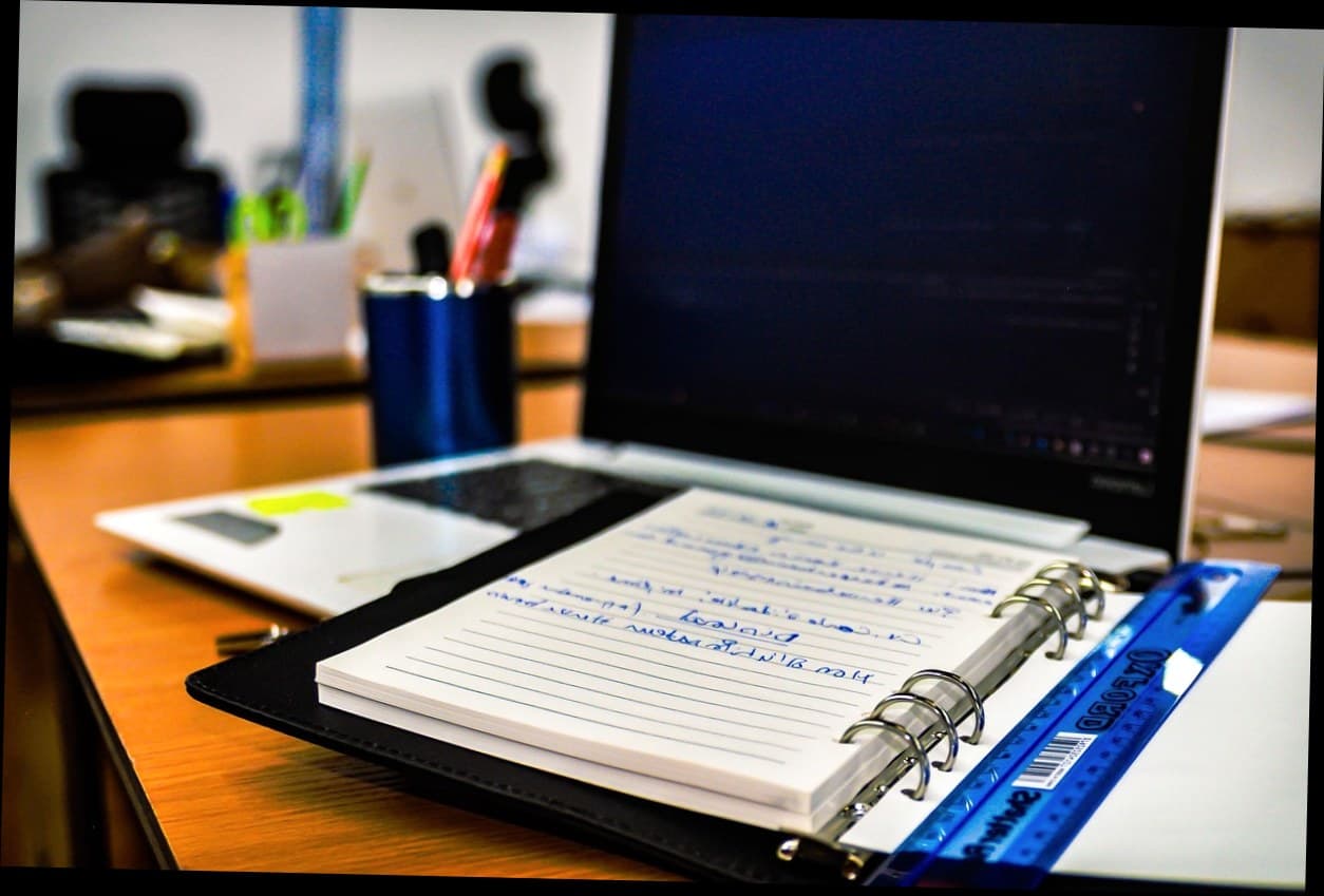 Klinik Anda Kehilangan 40% Pasien Setiap Tahun. Ini Hubungannya dengan Pertanyaan: Apa Itu CRM Klinik Kecantikan