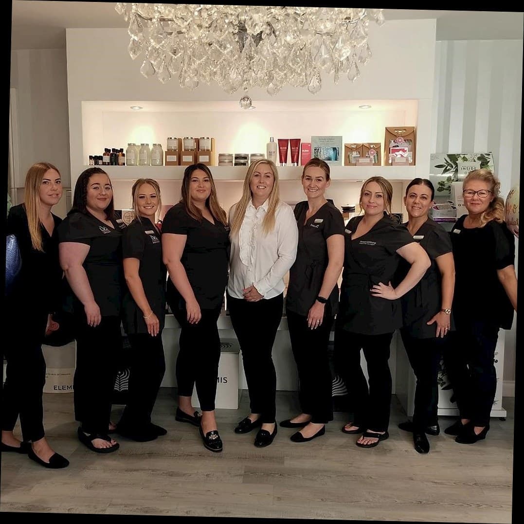 Komisi Terapis Klinik: Bagaimana Klinik Kecantikan Meningkatkan Retensi 40% dengan Insentif yang Tepat