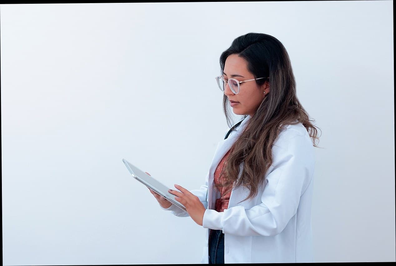 Tren Industri 2024: Mengapa Langganan Aplikasi Klinik Kecantikan Jadi Kunci Bertahan