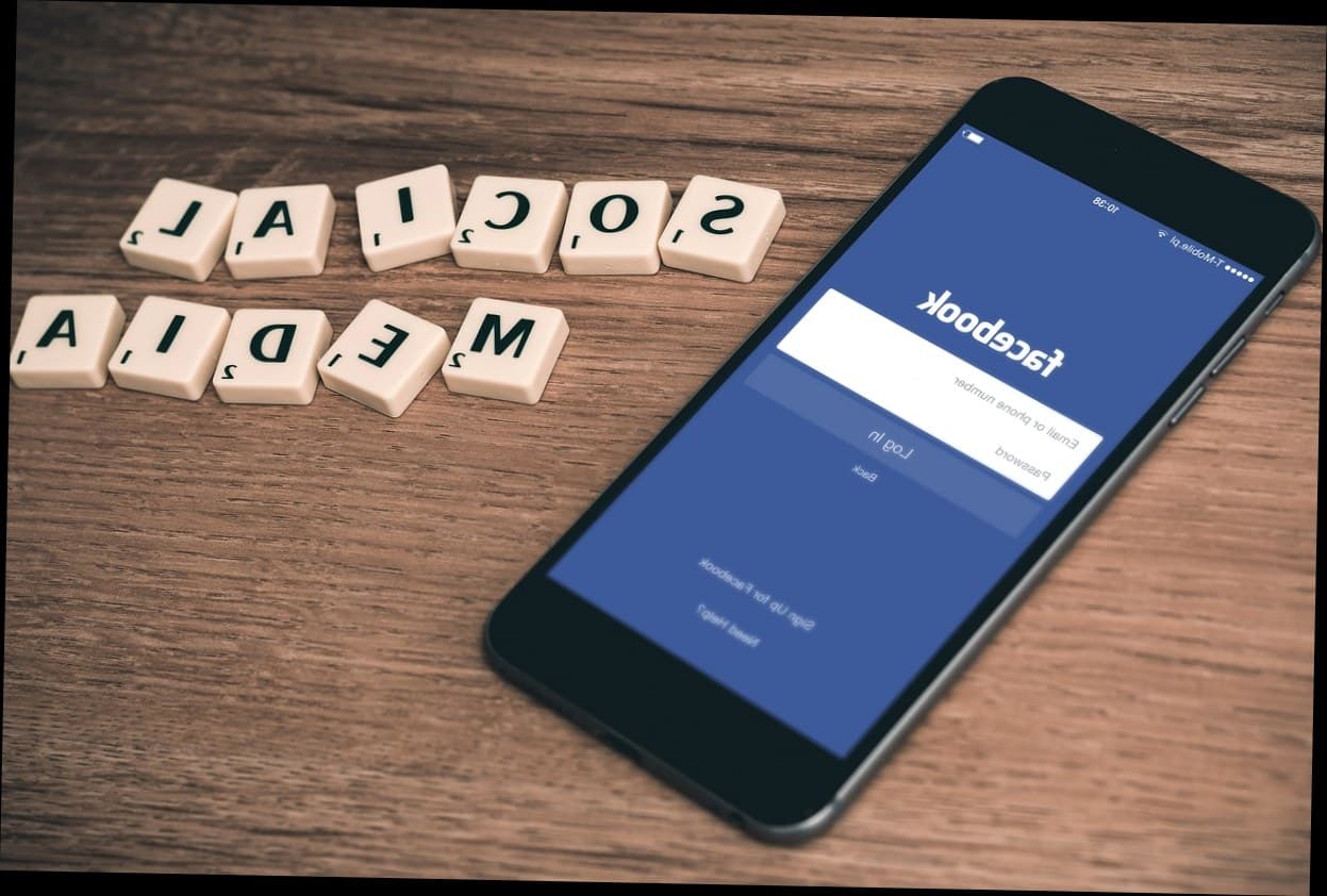Tampilan aplikasi mobile untuk klinik kecantikan dengan fitur booking dan membership