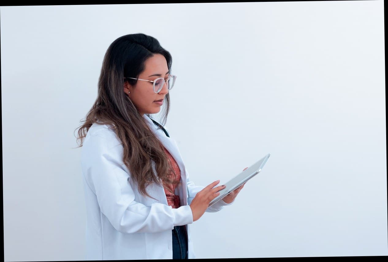 Manfaat Aplikasi Klinik Kecantikan: Apakah Ini Kunci Bertahan di Era Digital 2025?