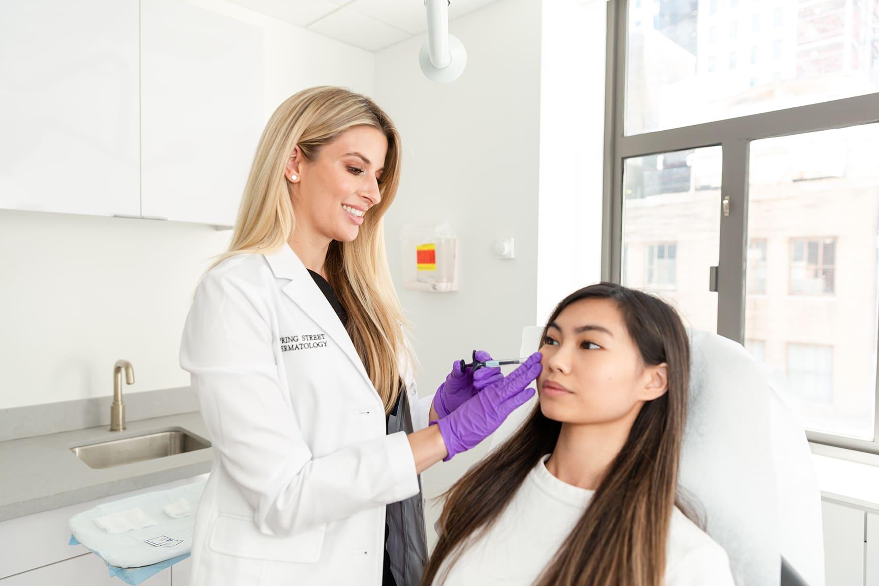 Konsultasi kulit 1-on-1 gratis dengan Dr. Emma